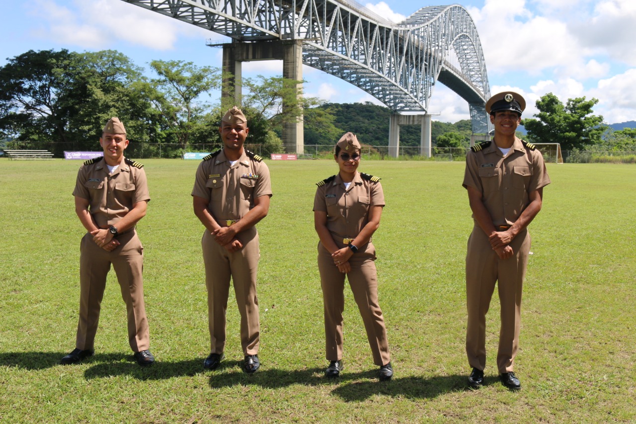 Cadetes de la UMIP en pasantía a Astilleros de Santander, España