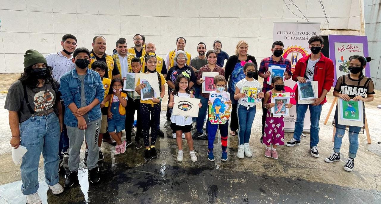 El club activo 20-30 premia a los ganadores del concurso de pinturas 2022