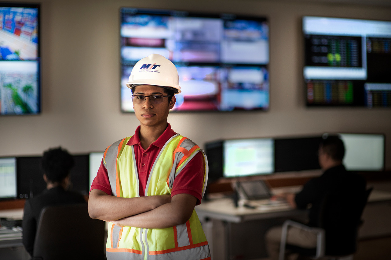 Estudiante colonense se graduó con alto promedio alternando sus estudios con una pasantía laboral