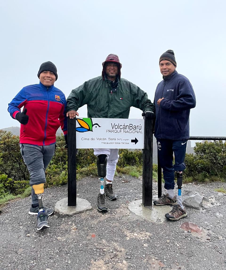 Discapacitados ascienden a la cima del PN Volcán Barú