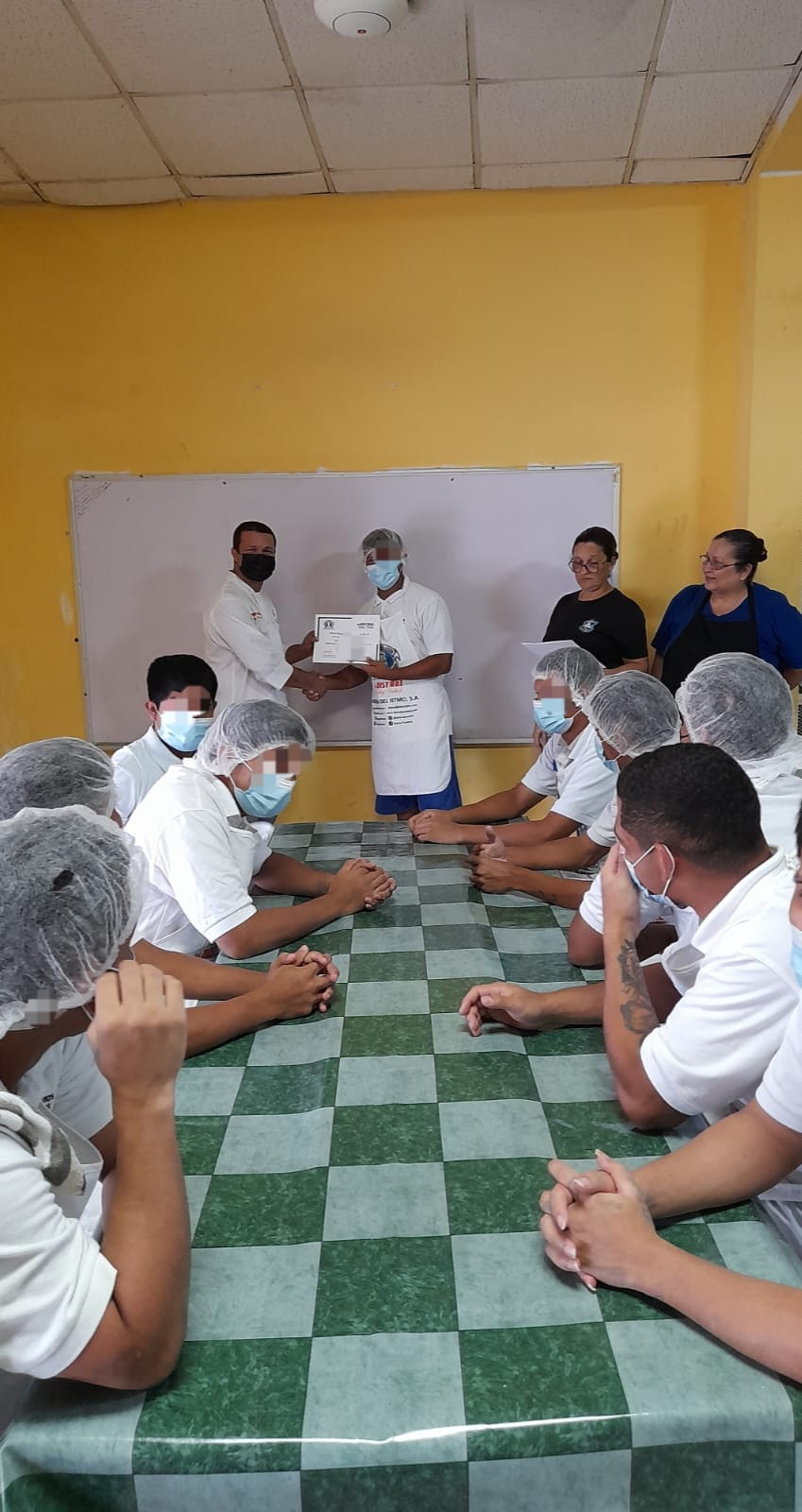 Adolescentes en conflicto con la Ley se acreditan como panaderos