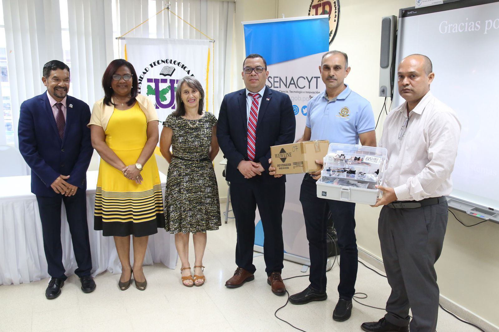 Engtrega de kits de robótica