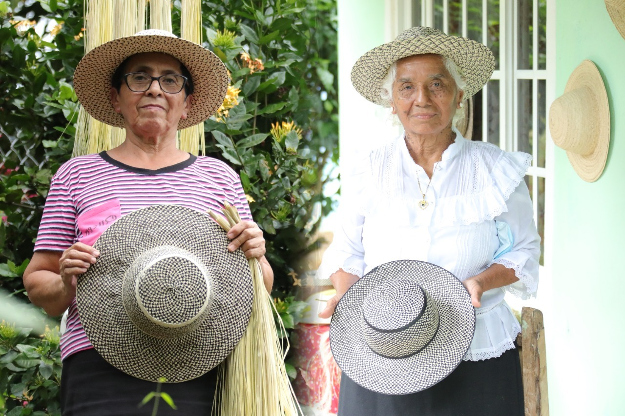 Las madres artesanas que educaron a sus hijos con la confección de sombreros a mano