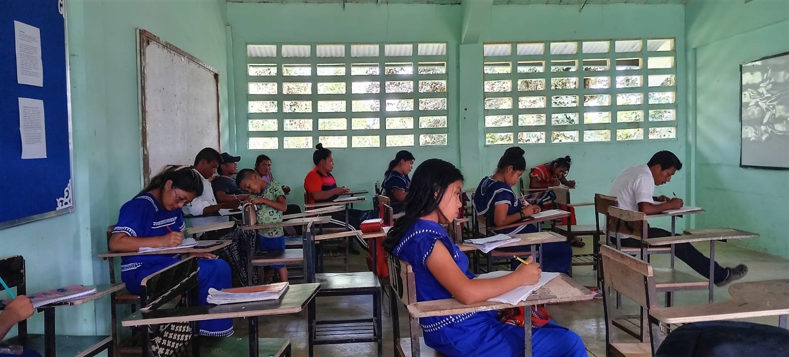 Docentes hacen trabajo voluntario