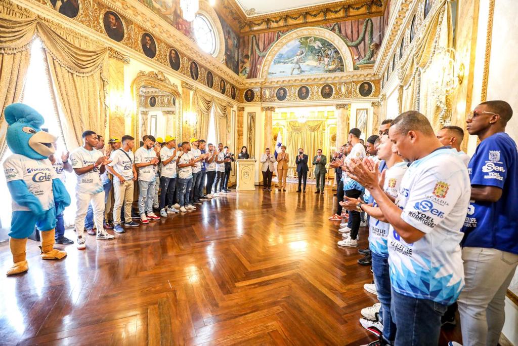 Novena de Colón recibe reconocimiento