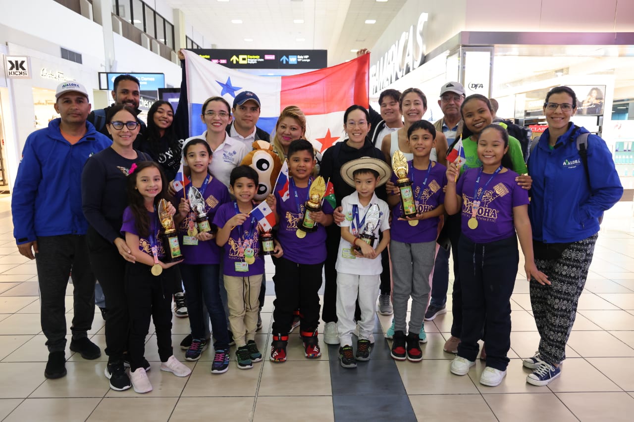 Panameños resultan campeones en competencia de Aritmética