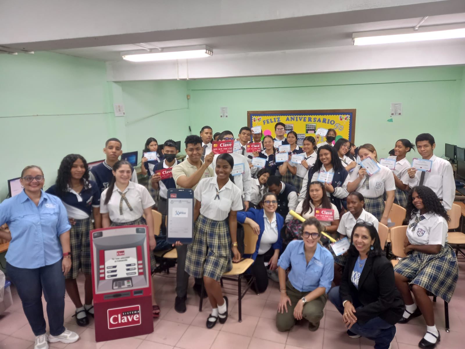 250 estudiantes se graduaron de Educación Financiera