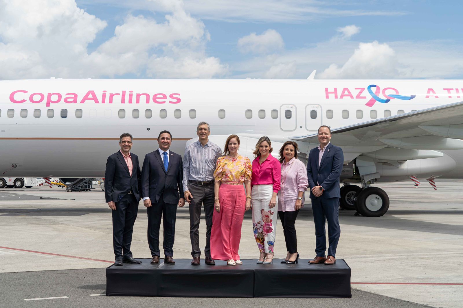 Copa airlines da menzaje alusivo a la campaña contra el cancer
