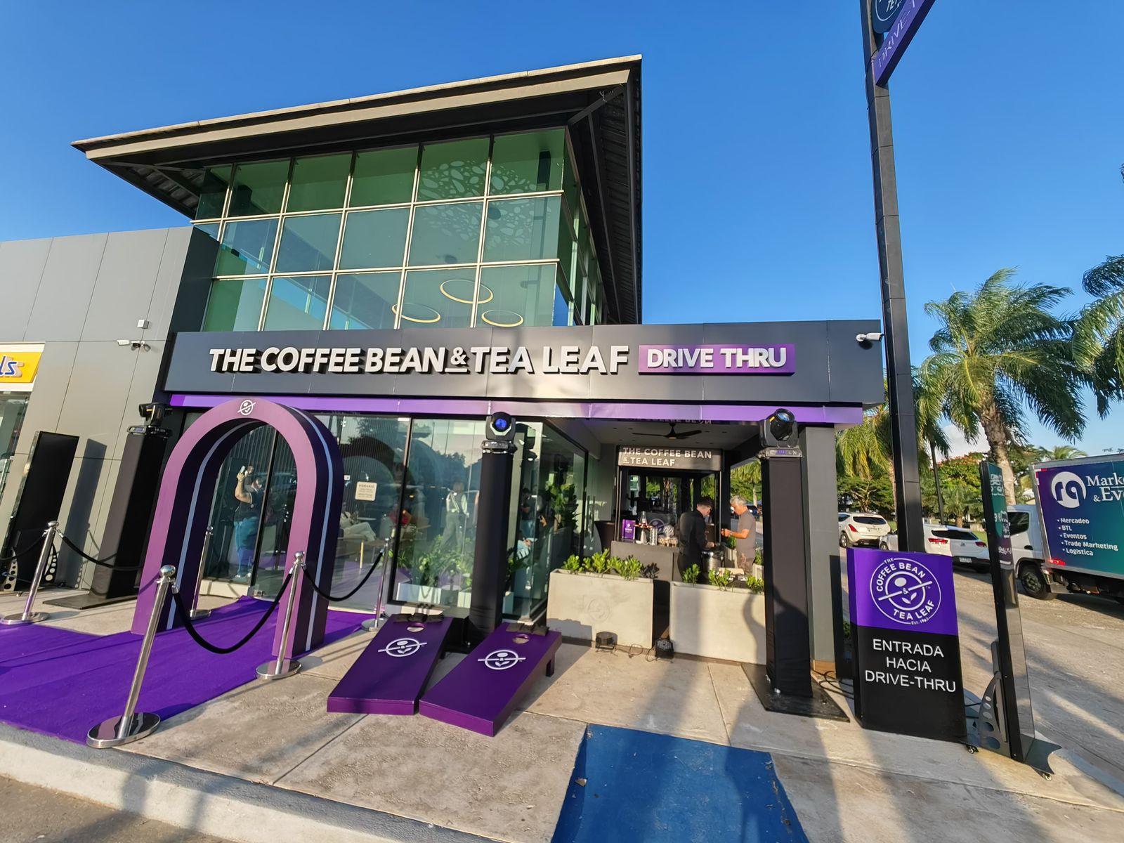 Coffee Bean & Tea Leaf abre nueva sucursal en Plaza Albrook Field, Panamá.