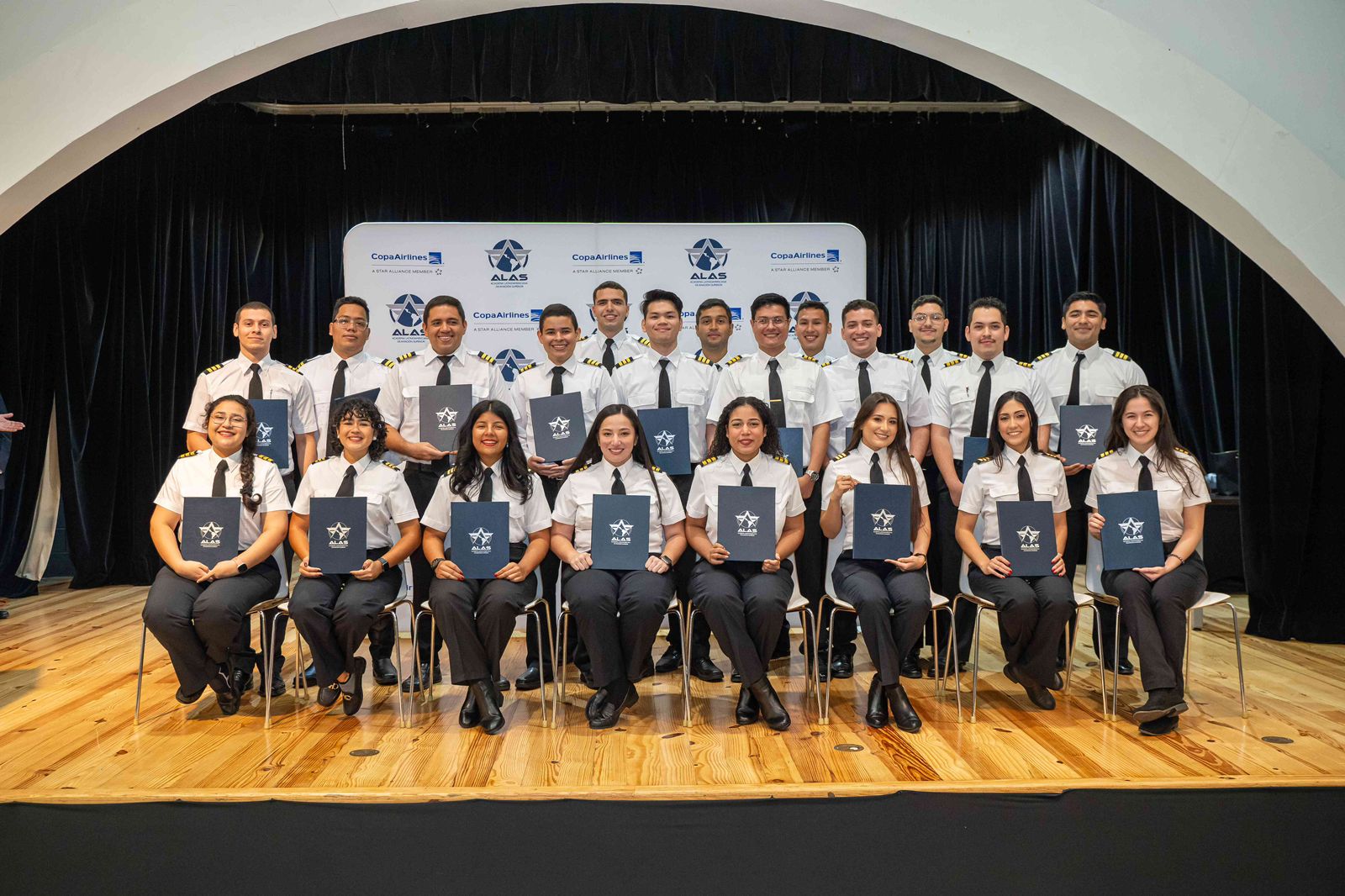 Copa Airliness y su academia de aviación ALAS, gradúa nuevos pilotos Panameños