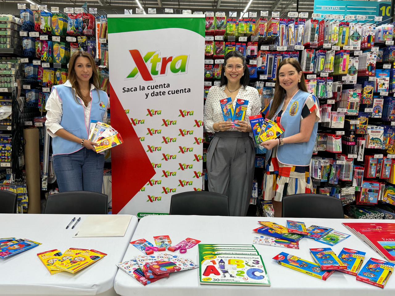 Supermercados Xtra y aliados donan juegos de lápices de colores a  Asociación