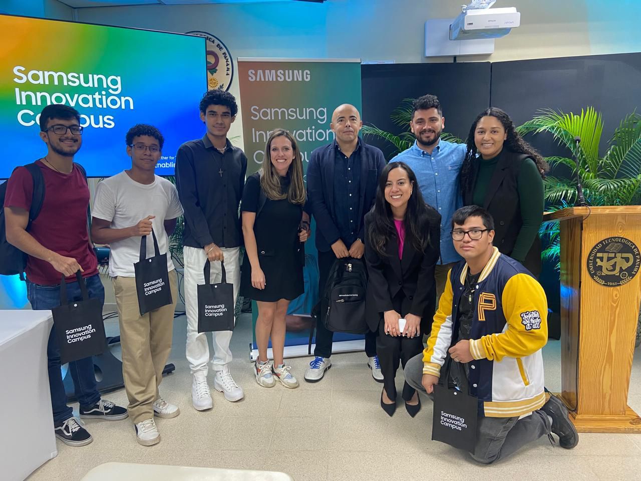 Samsung acerca a los estudiantes de la Universidad Tecnológica de Panamá al mundo de la Inteligencia Artificial