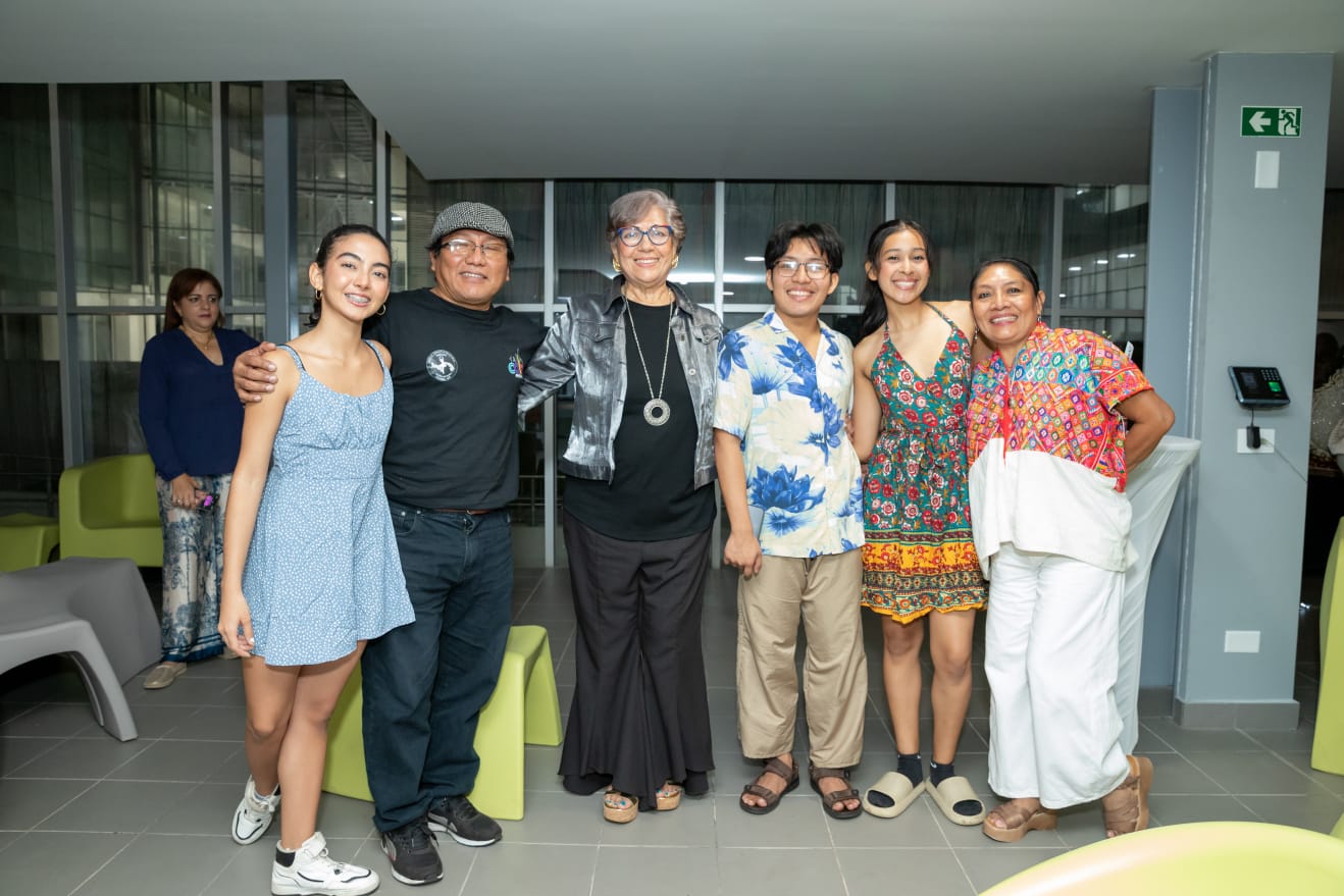 200° al este de la Luna