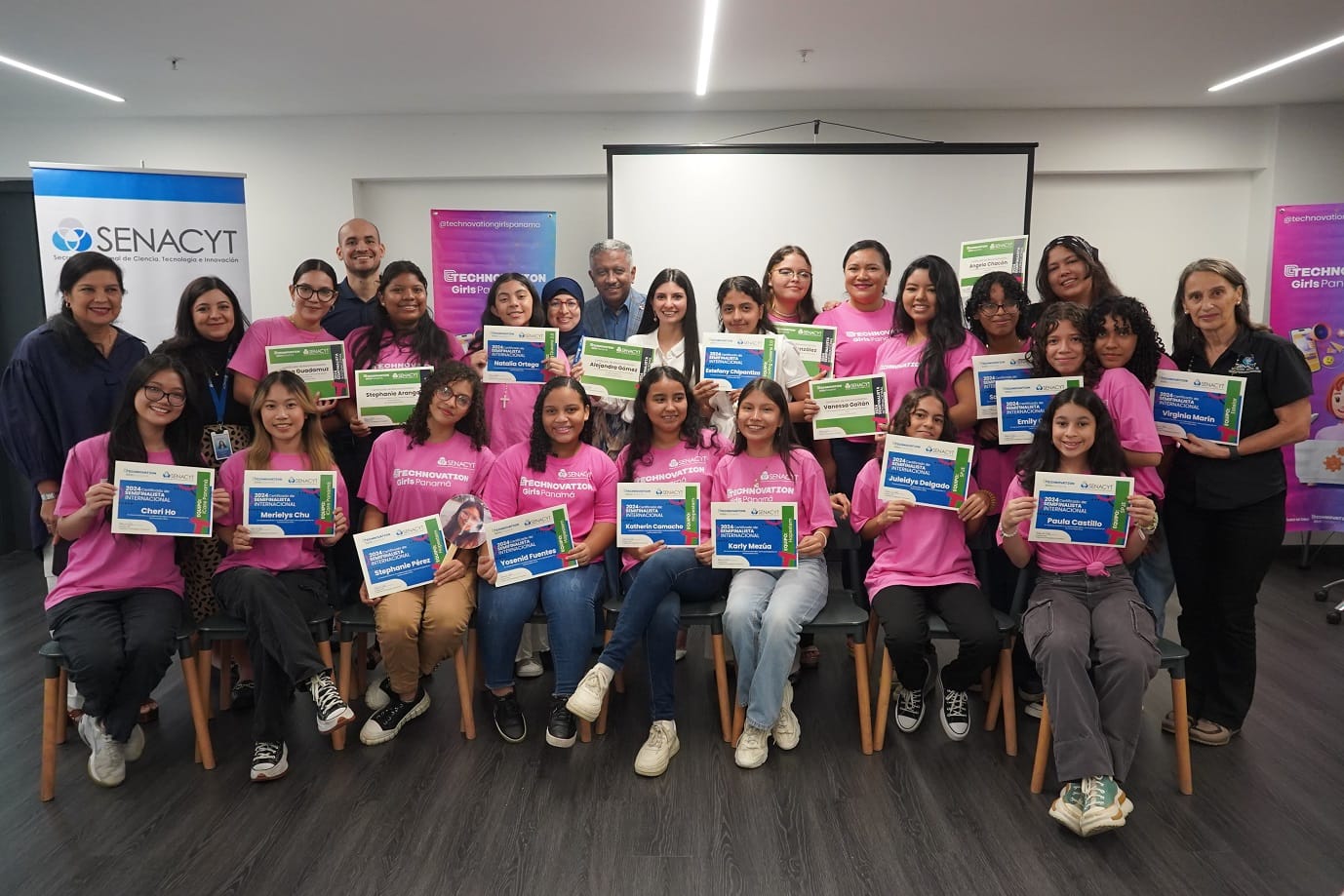 Niñas y jóvenes panameñas se destacan en competencia internacional de desarrollo de aplicaciones móviles