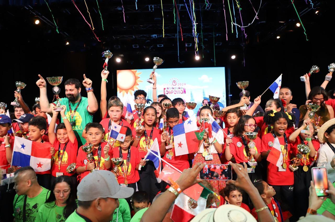 49 niños Panameños se coronan campeones en el Mundial de Cálculo Mental realizado en Madrid, España