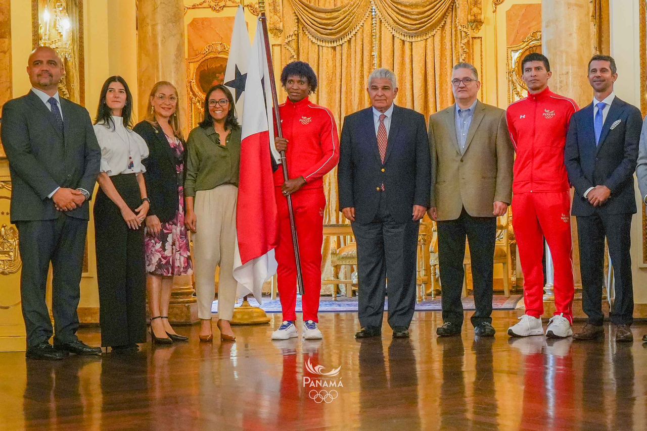 Entregan el Pabellón Nacional a delegación de París 2024