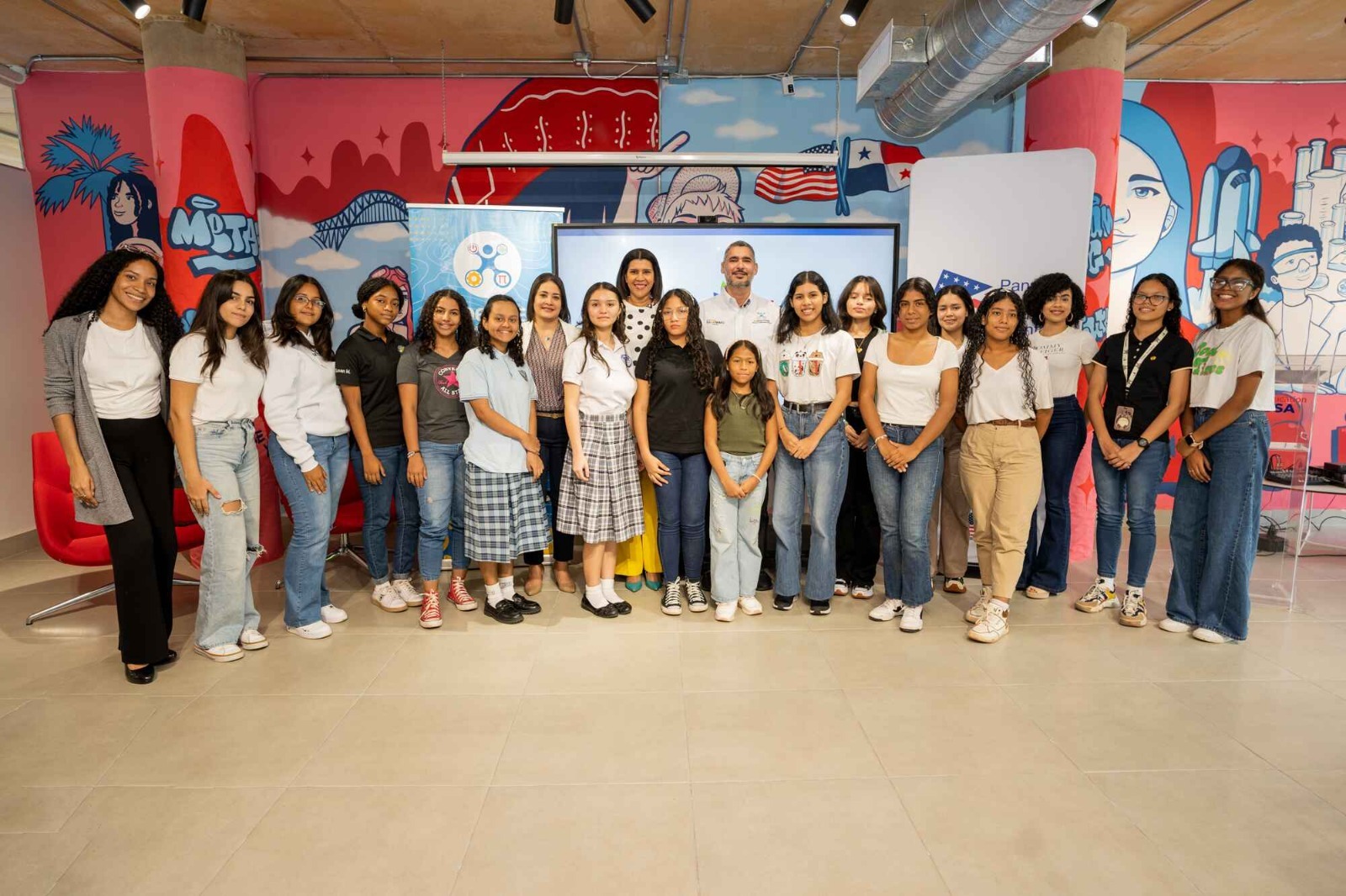 Jóvenes panameños se benefician con programas de desarrollo integral a través de la educación