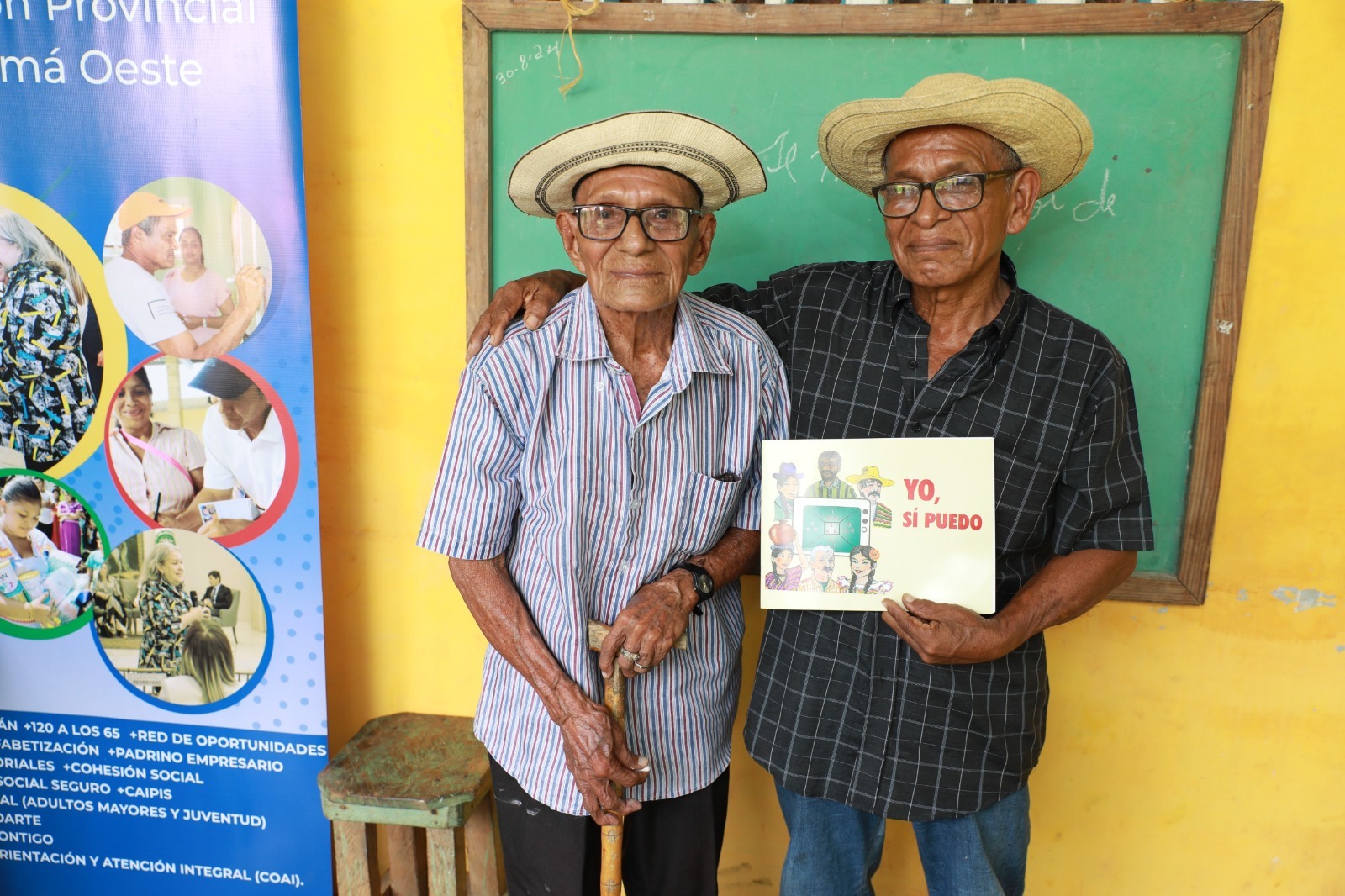Padre e hijo de 97 y 76 años, aprenden a leer y escribir con el programa “Muévete por Panamá” del mides