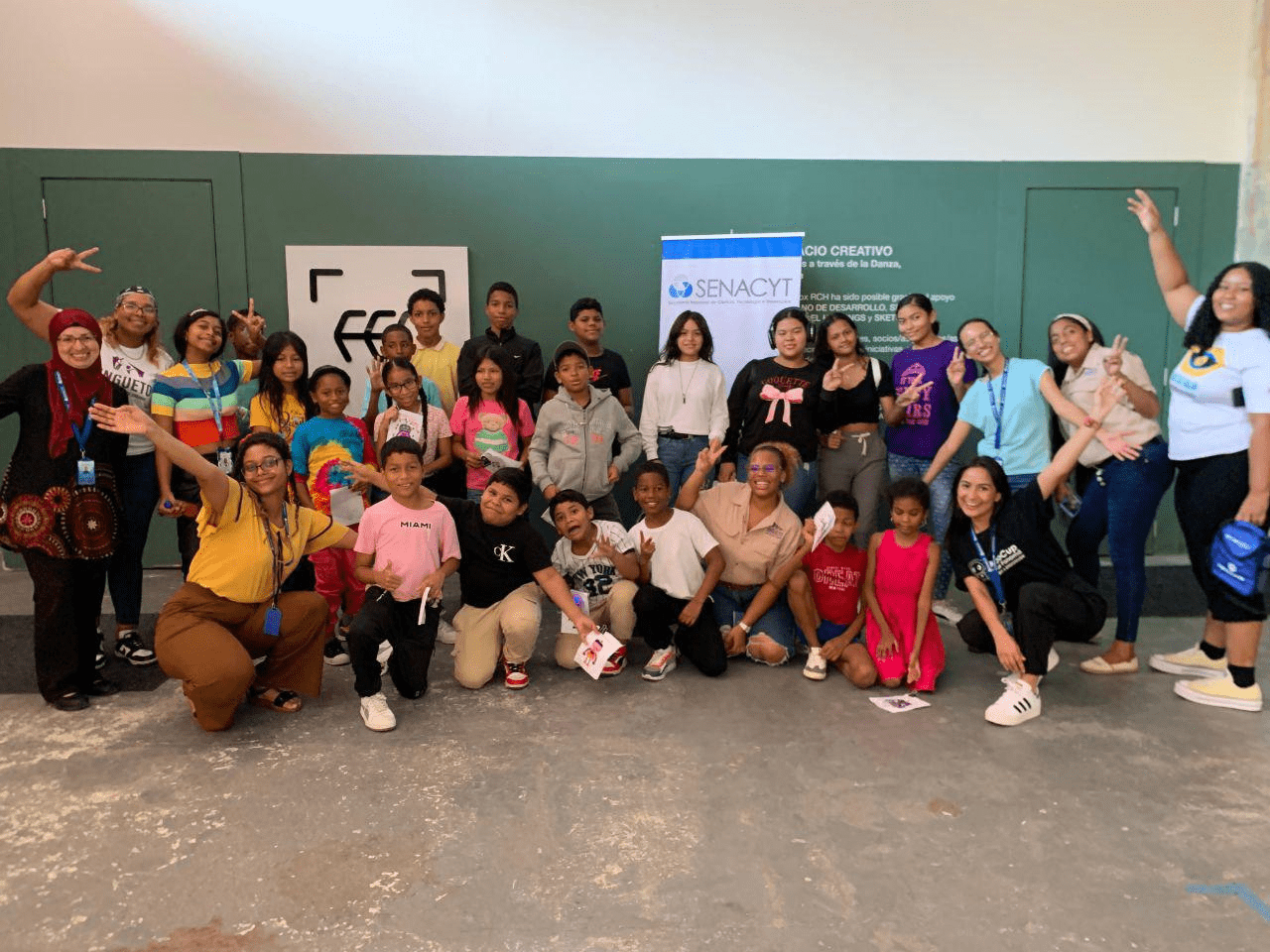 Niños y jóvenes participaron en actividades que fomentaron el aprendizaje tecnológico
