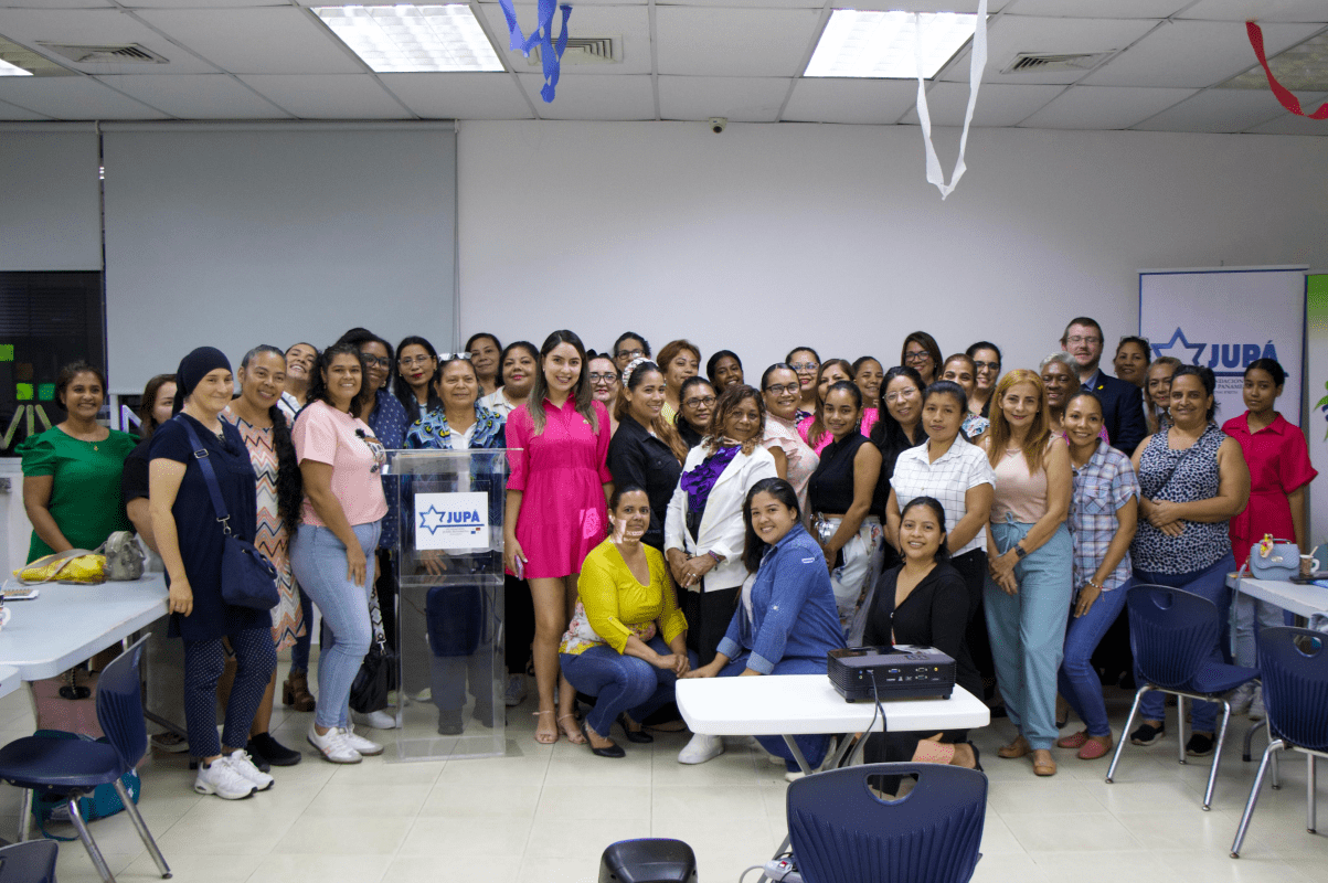 Enseñan herramientas a mujeres emprendedoras