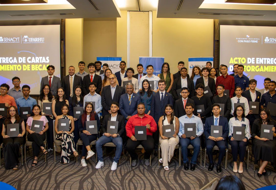 Primera generación de becarios en Licenciaturas de Ingeniería y Ciencias Básicas que recibirán capacitación en semiconductores.