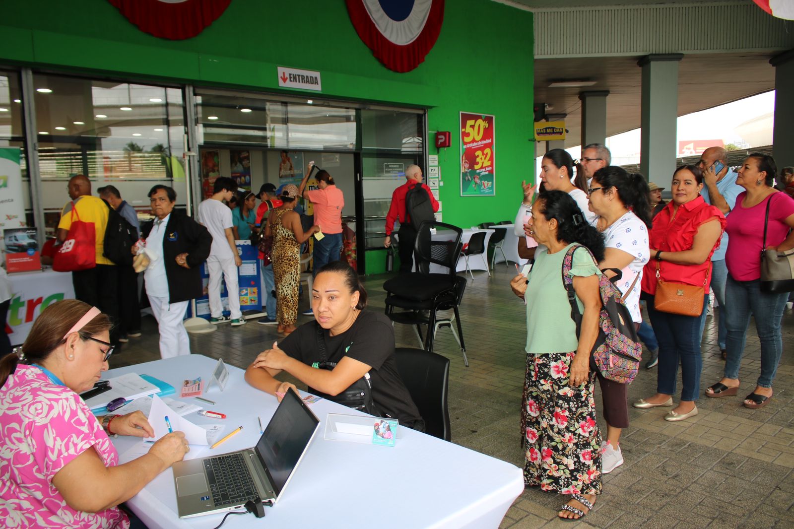 Supermercados Xtra impacta con más de 10 mil atenciones en sus Ferias de Salud gratuitas