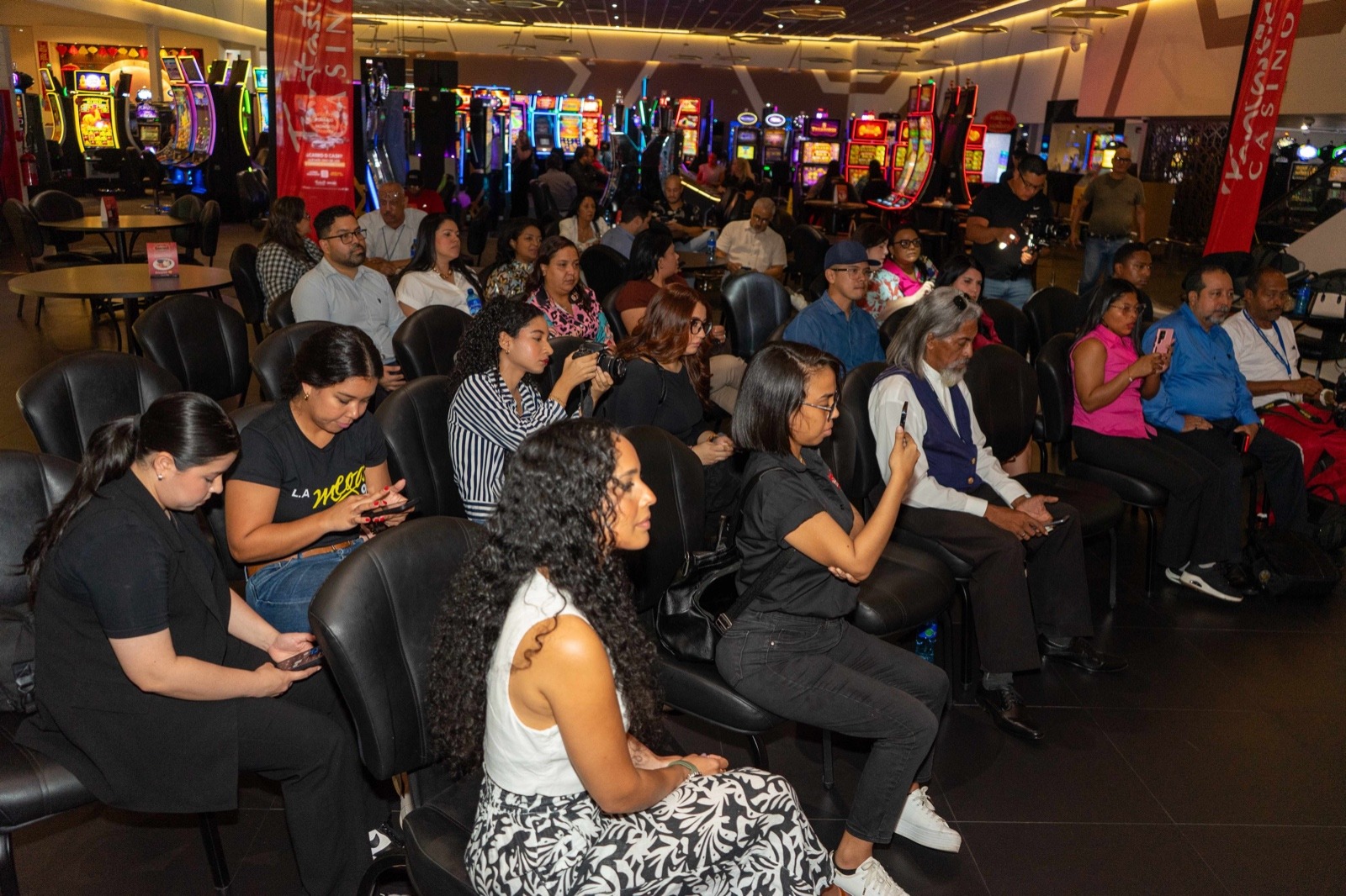 Fantastic Casino y Bingo 90 regalan 5 carros o $25,000 cash.