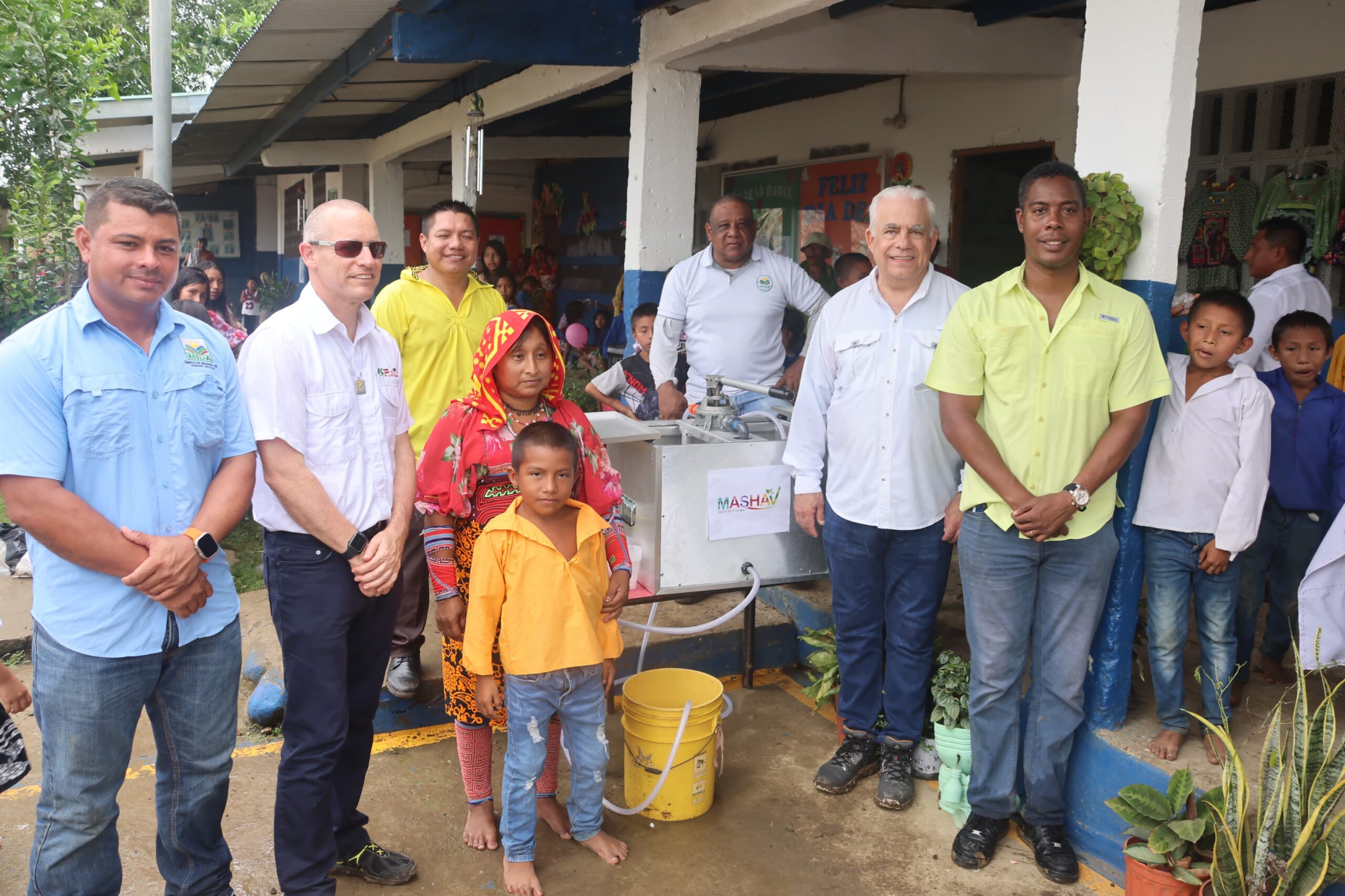 Inauguran micro planta de potabilización en Darien