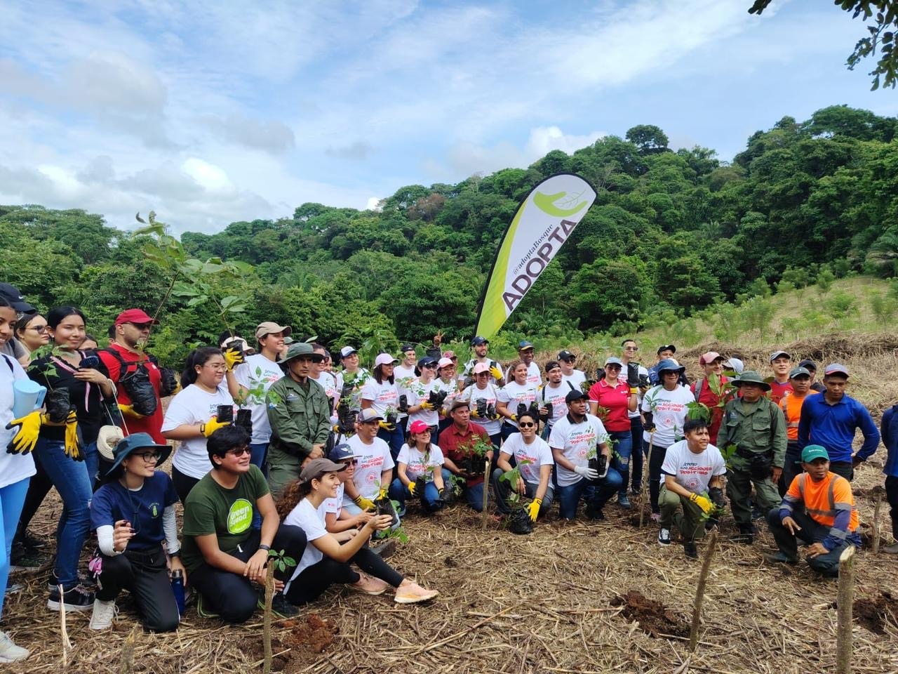 Jornada de reforestación en el Parque Nacional Camino de Cruces