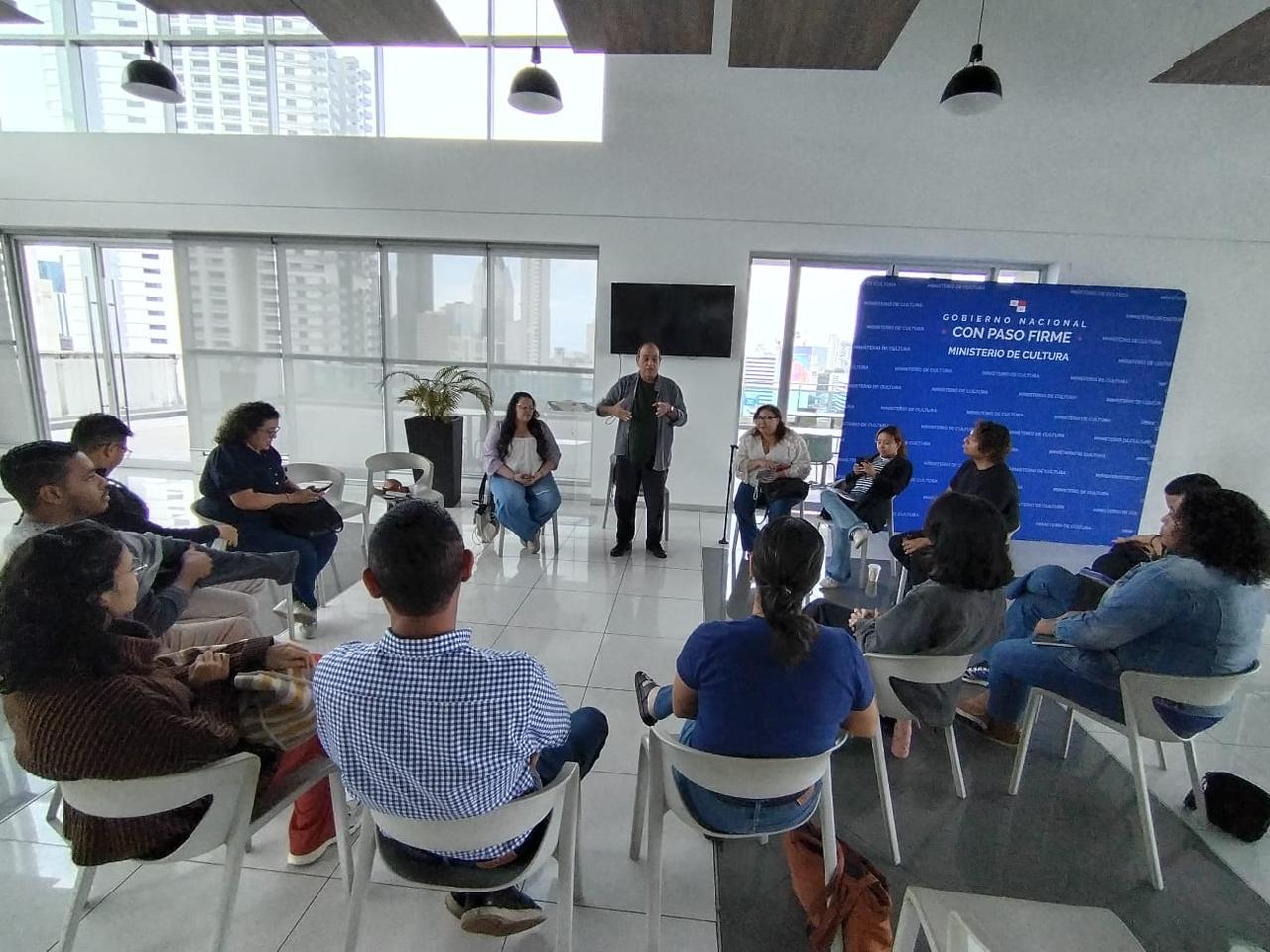 Más de 70 profesionales inician talleres del Programa de Formación de Escritores