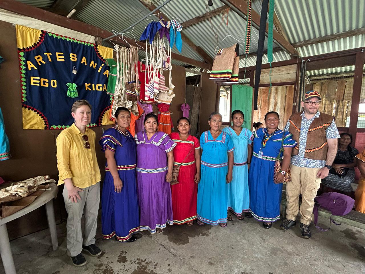 capacitación a  mujeres artesanas  en diseño e innovación