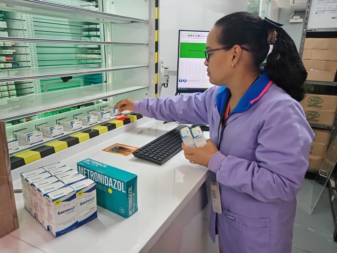 Farmacias robóticas agilizan la dispensación de medicamentos en la CSS